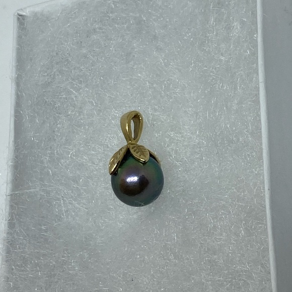 Solid 14kt Yellow Gold Colored Pearl Pendant - Picture 4 of 6